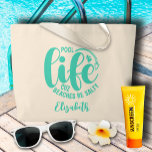 Bolso De Tela Gigante Pool Life Turquoise<br><div class="desc">Haga una declaración o dé como regalo divertido,  esta bolsa de tote de color natural incluye su nombre y "Vida de la piscina porque las playas sean saladas" en letras turquesas de moda. COINCIDIENDO elementos de nuestra colección.</div>