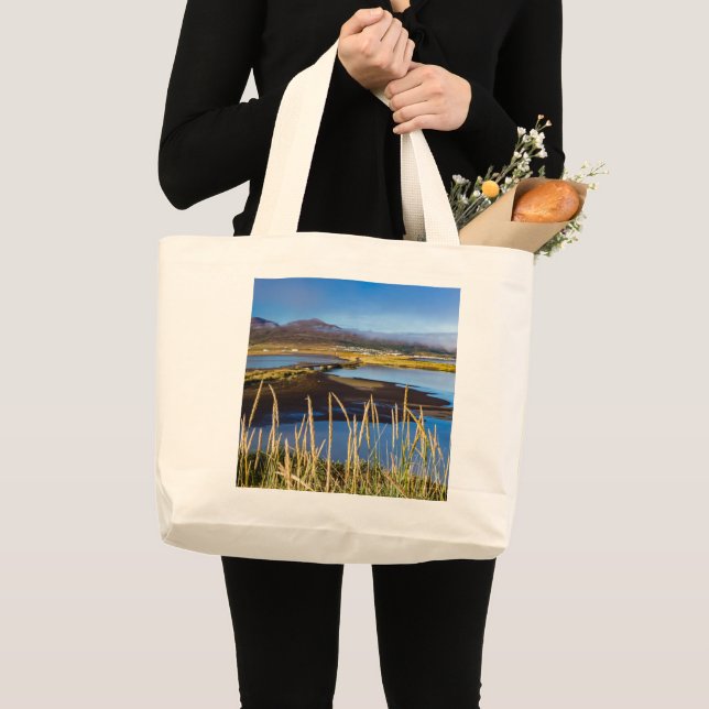 Bolso De Tela Gigante Vista sobre Saudarkrokur y Skagafjordur, Islandia (Anverso (producto))