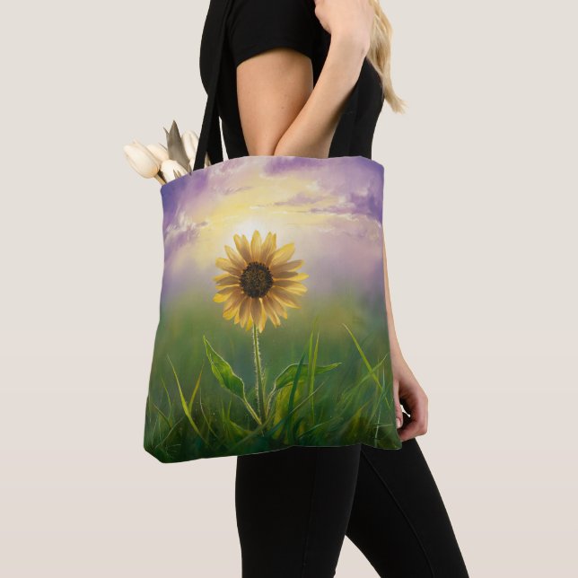 Bolso De Tela Girasol brillante en un prado verde (Detalle)