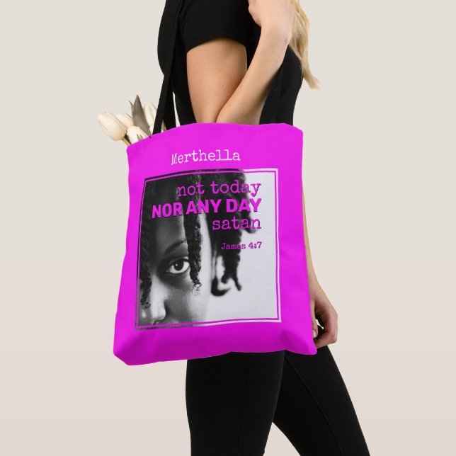Bolso De Tela Girly Hot Pink Nombrado NO HOY SATAN Tote Bag (Detalle)