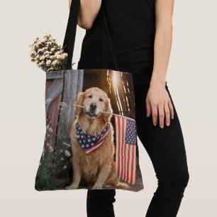 Bolso De Tela Golden Retriever sosteniendo una bandera estadouni