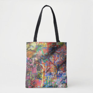 Bolso De Tela Graffiti multicolor en una pared de concreto