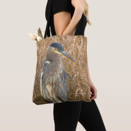 Bolso De Tela Gran garza azul en un campo de cañas doradas