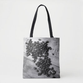 Bolso De Tela Granos de café blancos y negros en una vieja tasa