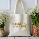Bolso De Tela Groovy Retro Marketing es mi opinión, comunicacion<br><div class="desc">Groovy 'Marketing Is My Vibe' bolsa de tocador. Es un gran regalo para el especialista en marketing o comunicaciones de su vida.</div>