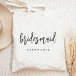 Bolso De Tela Guión de escritura a mano de dama de honor persona<br><div class="desc">Esta sencilla y elegante bolsa de té incluye la palabra "dama de honor" en el guión de escritura a mano gris carbón. Personalízalo con su nombre en letra sans serif. ¡Hace un regalo perfecto para la dama de honor!</div>