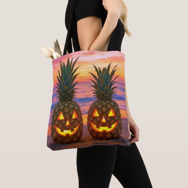 Bolso De Tela Halloween Pineapple Jack-o-lanterns On a Beach (Detalle)