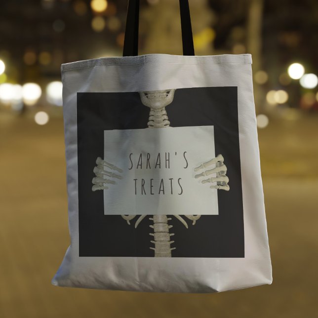 Bolso De Tela Halloween Skeleton Trick o Trema Personalizado (Funny Halloween Spooky Skeleton Tote Bag for your spooky treats. Add your name!)