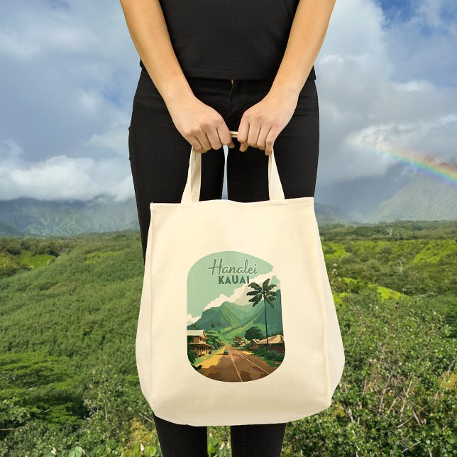 Bolso De Tela Hanalei Kauai Hawaii Bay Mountains Green (Hanalei, on Kauai's North Shore  in Hawaii, depicted on a retro design tote bag, and lush mountains)