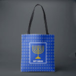 Bolso De Tela HANUKKAH | Menorah | Star David| Azul personalizad<br><div class="desc">Elegante fiesta por todo el azul de la impresión TOTE BAG con la falsa Estrella de David en plata en sutil patrón de fondo. El texto del marcador de posición es personalizable para que puedas cambiar HAPPY HANUKKAH a un saludo de tu propia elección (texto de longitud similar), tu nombre...</div>