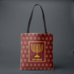 Bolso De Tela HANUKKAH Menorah Star David Personalizado RED<br><div class="desc">Elegante fiesta por todas partes de la impresión TOTE BAG con faux gold Star of David en sutil patrón de fondo. El texto del marcador de posición es personalizable para que puedas cambiar HAPPY HANUKKAH a un saludo de tu propia elección (texto de longitud similar), tu nombre o texto en...</div>