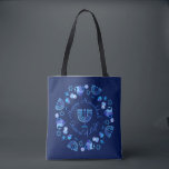 Bolso De Tela Hanukkiah Feliz feriado judío en Hanukkah Menorah<br><div class="desc">Símbolo de Hanukkiah. Feliz Fiesta de Hanukkah Día de fiesta judía Menorah Azul. Decoración de Chanukkah de la festividad judía con el símbolo decorativo tradicional de Chanuka - color azul marino hanukkiah menorah, candelabro con velas, estrella de David y ilustracion de luces brillantes de neón azul. Decoración del evento del...</div>