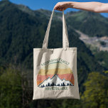 Bolso De Tela Hermosa puesta de sol de época de familia personal<br><div class="desc">Hermosa reunión familiar personalizado en la bolsa para una reunión de otoño con primos, tías, tíos y abuelos. Pida regalos para todo el equipo con tu apellido y año en verde alrededor de la hermosa imagen vintage de la puesta de sol sobre las montañas y los árboles. Gran regalo de...</div>