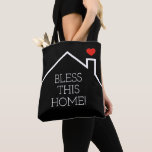 Bolso De Tela Hogar Sweet Home Realtor<br><div class="desc">Un corazón rojo sobre el techo de una casa con las palabras "¡Bendito esta casa!" aparece en la parte delantera de esta bolsa de té junto con tu nombre, nombre de la compañía y número de teléfono en la parte trasera. CAMBIAR EL COLOR DE FONDO a cualquier cosa - mostramos...</div>