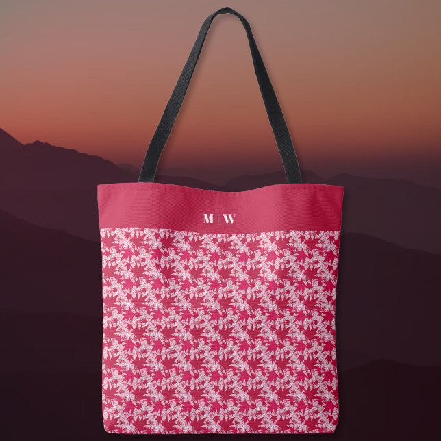 Bolso De Tela Hojas de arce en un fondo rosado (Maple Leaves on a Pink Background Tote Bag by The Canadian Outpost Shop)