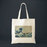 Bolso De Tela Hokusai - La gran ola de Kanagawa<br><div class="desc">La Gran Ola de Kanagawa (神 奈 川 沖 浪 裏 Kanagawa Oki Nami Ura, "Under a Wave off Kanagawa"), también conocida como La Gran Ola o simplemente La Ola, es un bloque de madera impreso por el artista japonés Hokusai. Un ejemplo de arte ukiyo-e, fue publicado en algún momento...</div>
