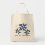 Bolso De Tela Holly Hanukkah Blue Floral<br><div class="desc">Hau’oli Hanukaha es Hawai'ian para Happy Hanukkah! Este ilustracion muestra una interpretación tropical de la holly en colores Hanukkah y gradientes sutiles. La inscripción está empolvada de nieve para una sorpresa añadida. Este ilustracion original se exhibe en el tote de algodón para este chef especial de su vida.</div>