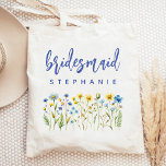 Bolso De Tela Hombra de honor de Flores Silvestres con escritura<br><div class="desc">Esta sencilla y elegante bolsa de té tiene un borde de flores silvestres en tonos amarillos y azules con tallos verdes. La palabra "dama de honor" aparece en escritura a mano azul. Personalízalo con su nombre en letra sans serif. ¡Hace un regalo perfecto para la dama de honor!</div>