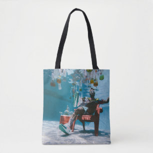 Bolso De Tela Hombre sentado en una silla bajo el agua con fondo
