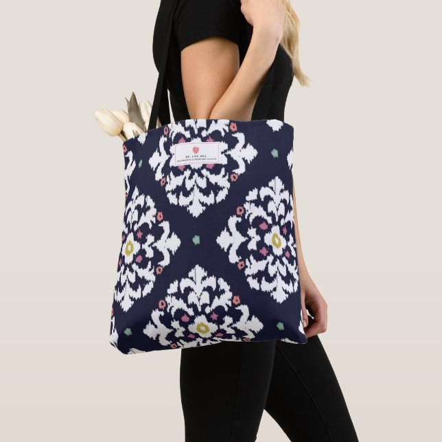 Bolso De Tela Ikat + Profesor rosado de Apple (Detalle)