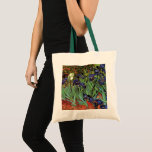 Bolso De Tela Irises de Vincent van Gogh, Arte de Jardín Vintage<br><div class="desc">Irises (1889) de Vincent van Gogh es un bello arte vintage post impresionsionismo paisaje floral con un jardín con iris morado barbudo cultivado por amapolas naranjas. Una sola flor blanca de iris está floreciendo al borde. Sobre el artista: Vincent Willem van Gogh (1853-1890) fue uno de los pintores más famosos...</div>