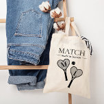 Bolso De Tela Juego perfecto Tenis Bachelorette Bridesmaid Regal<br><div class="desc">¿Busca el accesorio perfecto para la fiesta de soltera con temática de tenis? No hay más que ver nuestro "Match Made in Heaven" tenis bachelorette bride tote bag! Esta elegante y práctica bolsa de té es el lugar perfecto para cualquier futura novia amante del tenis. La bolsa de tocador, elaborada...</div>