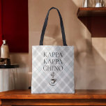Bolso De Tela Kappa Kappa Chino Funny Coffee Lover Plaid<br><div class="desc">¡¿Quién ama el café?! Este divertido diseño fue creado especialmente para los amantes del café, los baristas, los restaurantes y más. Utiliza un giro en un nombre de fraternidad con el texto KAPPA KAPPA CHINO y una taza caliente de capuchino bajo el texto. El diseño del fondo está decorado con...</div>