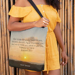 Bolso De Tela La Biblia inspiradora contra Jeremiah 29:11 Amanec<br><div class="desc">Porque conozco los planes que tengo para ti, declara el Señor. Planes para prosperar y no dañarte, planes para darte esperanza y un futuro. Jeremiah 29:11 verso de la biblia en un hermoso regalo de fotografía del amanecer del océano con tu nombre personalizado. Esta inspiradora cita personalizado en la bolsa...</div>