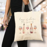 Bolso De Tela La Casa Es Donde Está El Vino<br><div class="desc">Esta encantadora y humorística bolsa de tote es perfecta para los amantes del vino que aprecian una buena risa. Con el alegre dicho "El hogar es donde está el vino" a ambos lados, esta bolsa de té está diseñada con una tipografía de escritura elegante y un diseño acuarela de una...</div>