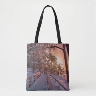 Bolso De Tela La puesta de sol del invierno en un bosque de pino