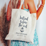 Bolso De Tela La última vela antes de la fiesta de la bachillera<br><div class="desc">Celebra tu fin de semana de soltera, escapada o fiesta de botes con estas únicas bolsas de tote personalizado. El diseño personalizado presenta un fondo azul marino con "última vela antes del velo" con carteles de cartón a mano y un ilustracion de ancla náutica. Personaliza con el nombre, año y...</div>
