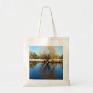Bolso De Tela Leche salvaje y estanque en primavera
