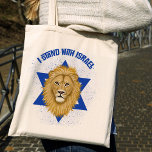 Bolso De Tela León de la Estrella de Judá de David. Estoy de pie<br><div class="desc">¡Esta elegante bolsa de tocador muestra tu apoyo a Israel! Un cuadro gráfico del León de Judá es el punto central, sobre el fondo de la Estrella de David. La tipografía moderna dice: "Estoy con Israel" en azul. Un fondo azul texturado le da un aspecto granulado. *Obra de arte creada...</div>