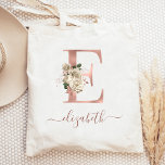 Bolso De Tela Letra floral marfil Rosa oro monograma E<br><div class="desc">Esta elegante bolsa de tocador incluye un monograma de letra "E" en un falso Relieve metalizado de oro rosa, decorado con un ramo de marfil floral vintage adornado con follaje de oro verde y rosa. Personalízalo con su nombre en escritura de escritura a mano de oro rosa, con florecientes al...</div>