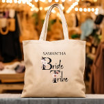 Bolso De Tela Letras florales de la tribu de novias Boho Bachelo<br><div class="desc">Bolsas de té de la tribu de novias, personalizadas para tu tribu de novias que puedes llenar con golosinas o dárselas para tu fin de semana de soltera. La tribu de novias está escrita con letras neutras con flores de boho y escritura a mano. Perfecto para una boda en otoño,...</div>
