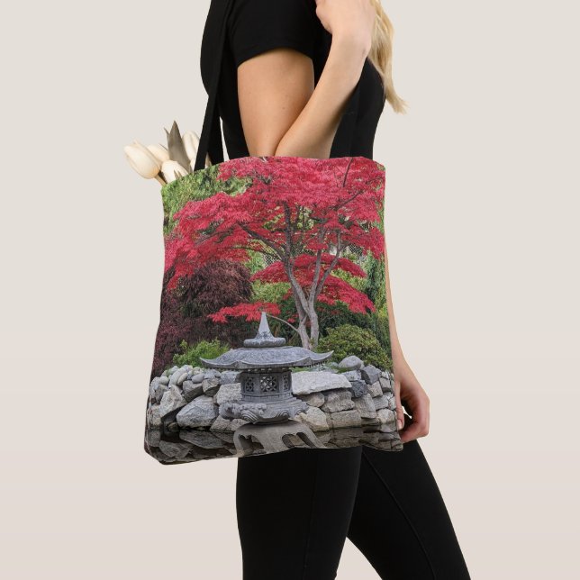 Bolso De Tela Linterna de jardín japonés y hojas de arce rojas (Detalle)