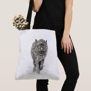 Bolso De Tela Lobo negro enojado en la nieve, invierno salvaje