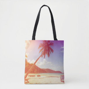 Bolso De Tela Lugar de playa, cocoteros y cama de madera.