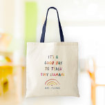 Bolso De Tela Maestra Buen Día Pequeños Humanos Tipografía diver<br><div class="desc">Fun Teacher tote bag leyendo es un buen día para enseñar a los pequeños humanos en un diseño de arcoiris acuarela. Un regalo brillante y moderno para la apreciación del profesor. Personalizar con el nombre de sus profesores!</div>