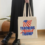 Bolso De Tela Maestros contra las elecciones políticas de Trump<br><div class="desc">Maestros contra Donald Trump se unen con esta bolsa de tote anti Trump que muestra la bandera estadounidense en rojo,  blanco y azul para las elecciones de 2024.</div>