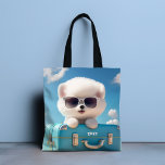 Bolso De Tela Maleta de viaje de perro blanco lindo nombre perso<br><div class="desc">Cute White Dog Travel Suite Nombre personalizado Tote Bag incluye un lindo cachorro blanco con gafas de sol en una maleta retro lista para viajar con tu nombre personalizado en la moderna tipografía de escritura de caligrafía blanca. Un regalo perfecto para chicas de cumpleaños, Navidades y vacaciones o para una...</div>