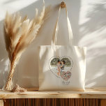 Bolso De Tela Mapa de ubicación de corazón fotográfico compromis<br><div class="desc">Mapa de ubicación fotocardiaca de compromiso personalizado,  matrimonio o regalo de memoria especial. Sube una foto y un mapa de ubicación que tiene un significado especial para la pareja feliz. El texto alrededor del corazón dice "el comienzo de nuestra aventura".</div>