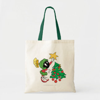Bolso De Tela MARVIN EL MARCIANO™ poniendo estrella en el árbol
