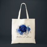Bolso De Tela Matrón de honor floral de plata blanca azul real<br><div class="desc">Elegante mochila de regalo de la dama de honor de la boda de color blanco azul real con elegante ramo de azul real, marina, plata, flores de rosa de color blanco puro y hojas de eucalipto verde sabio. Comuníquese conmigo para obtener ayuda sobre la personalización o si necesita cualquier otro...</div>