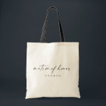 Bolso De Tela Matrón de honor Tote Bag | Guión moderno<br><div class="desc">¡Esta simple bolsa de té es un regalo tan divertido para tus chicas favoritos! El diseño minimalista y elegante es perfecto para la novia moderna. Con un script de firma manuscrita con una sencilla fuente sans-serif. Personalice este bolso con el nombre de su matrona de honor haciendo clic en "Detalles"...</div>