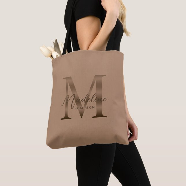Bolso De Tela Minimalist Script Metallic Taupe Gold Monogram (Detalle)