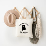 Bolso De Tela Monograma casero dulce casero de la familia de<br><div class="desc">La bolsa de asas casera dulce del hogar moderno del cortijo personalizada con el su apellido y ciudad o el otro texto de encargo. Haga clic el personalizar él para mover el corazón a cualquier ubicación en el mapa del estado y para personalizar más lejos el texto. ¡Los bolsos de...</div>