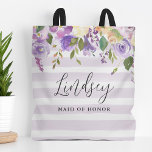 Bolso De Tela Monograma de Honor de Floral Lilac y Tiras Maid<br><div class="desc">Las bolsas monogramadas de tote personalizado son el regalo perfecto para las damas de honor y la fiesta de bodas. El diseño de este bonito se basa en una acuarela floral en tonos violeta pastel y verde sobre un fondo de rayas de lavanda. Personalice cada bolso con el nombre de...</div>