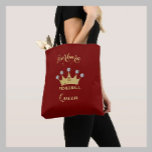 Bolso De Tela Monograma de la reina Glam Glitz Gold<br><div class="desc">Gal de pelotas — Diamantes de oro Glitz Glitz divertidos en su corona — será una ganadora con esta bolsa especial de algodón — realmente la convierte en la reina de la cancha — Glamorosa con la corona de oro y un poco "por encima" pero lista para jugar su juego....</div>
