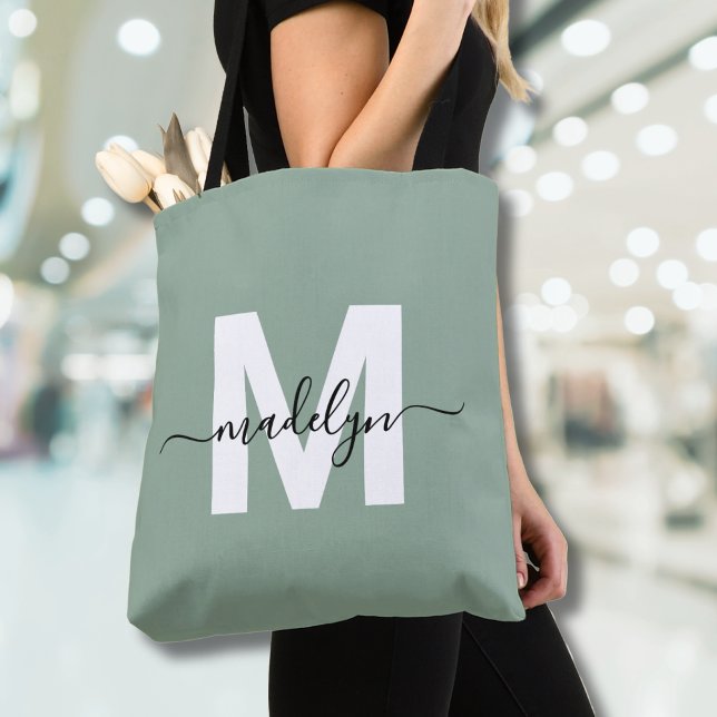Bolso De Tela Monograma de nombre de guión moderno verde sage (Sage Green Modern Script Name Monogram Tote Bag)